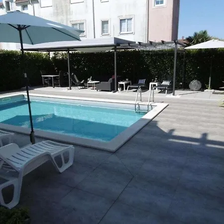 Luka Gray Mit Pool * Funtana