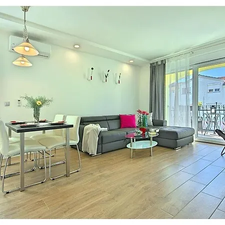Holiday home Luka Gray Mit Pool